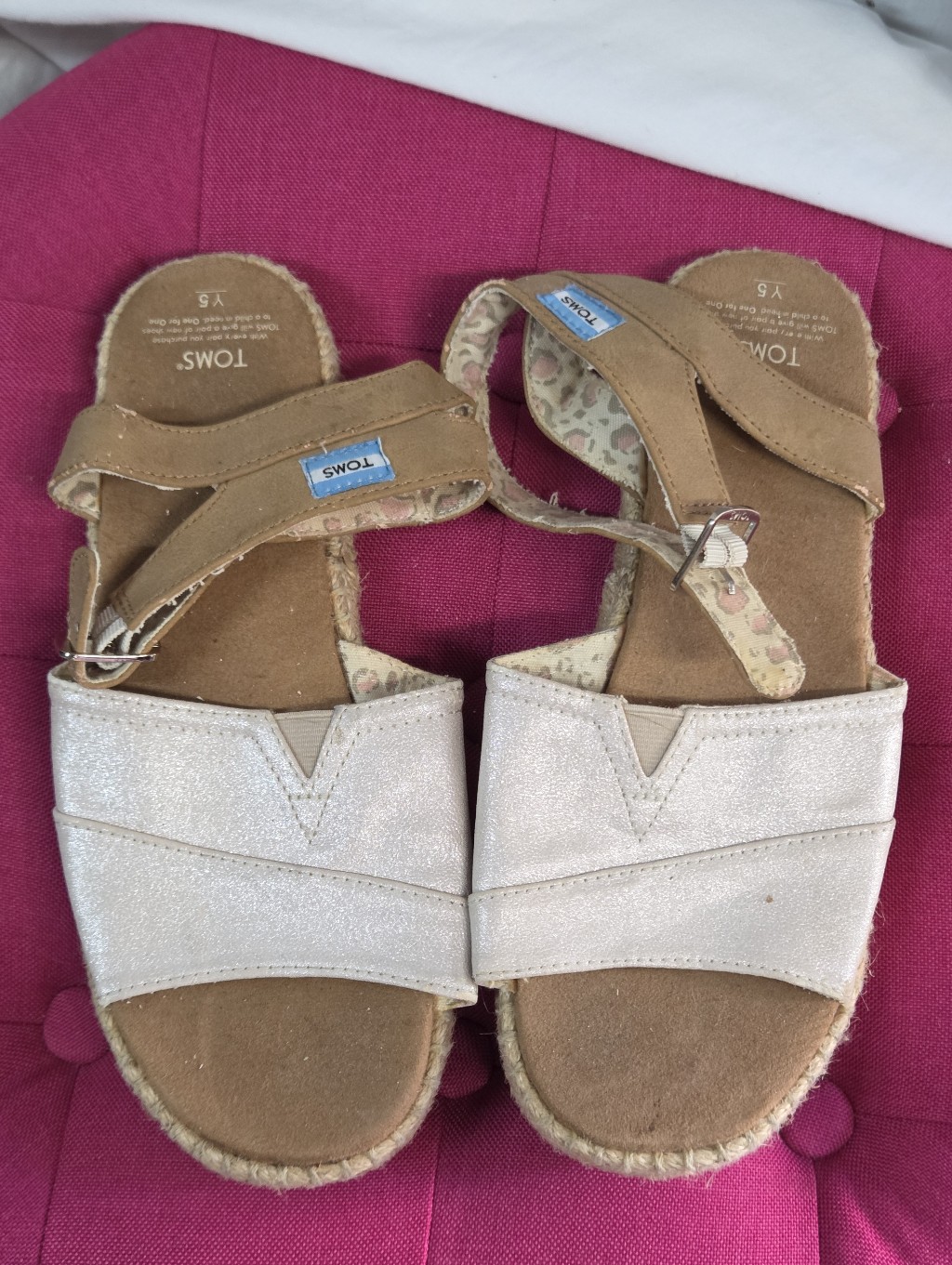 Toms Sandal In Tan And Pink